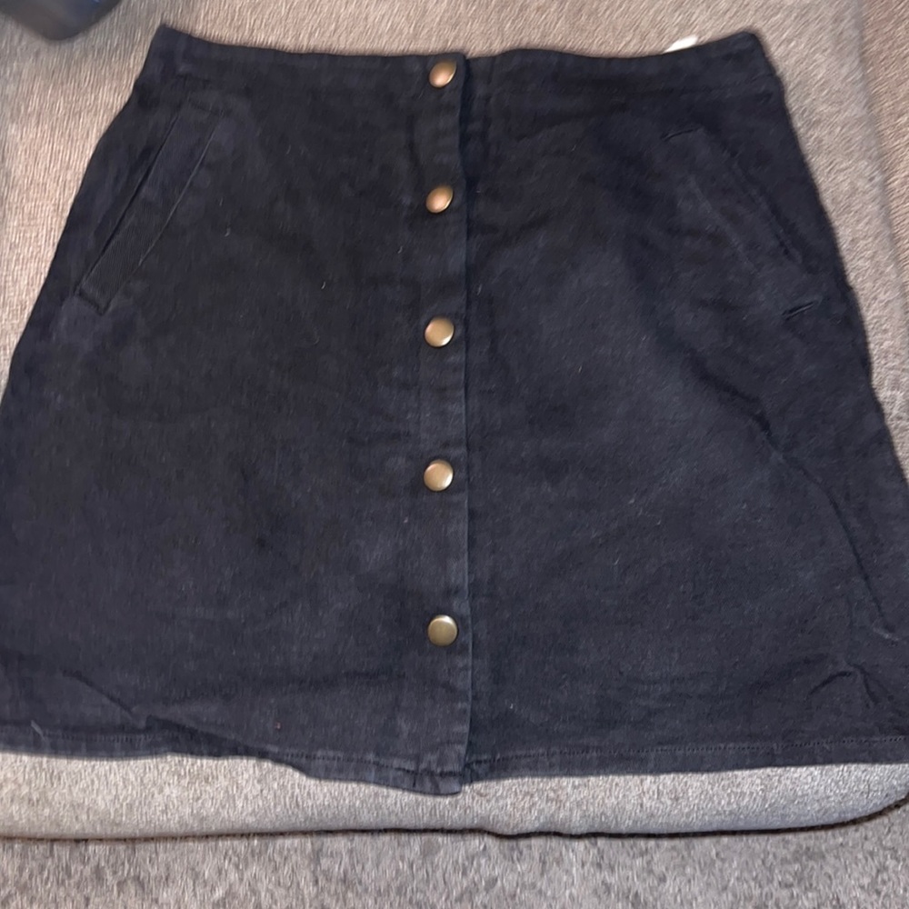 Francesca‘s snap button miniskirt
